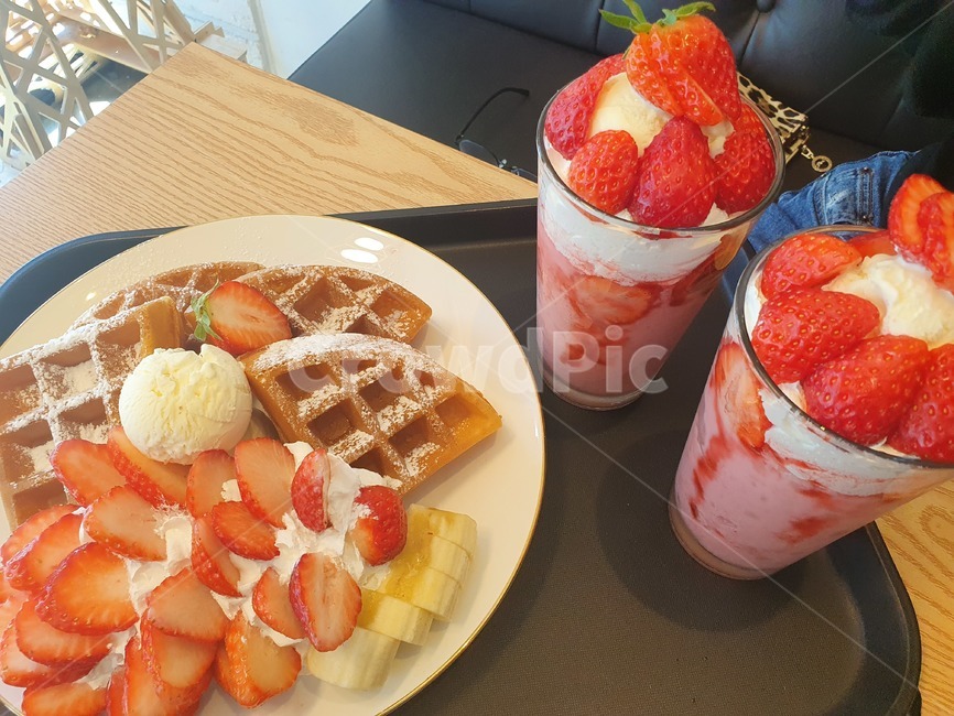 딸기,와플,디저트,카페,봄