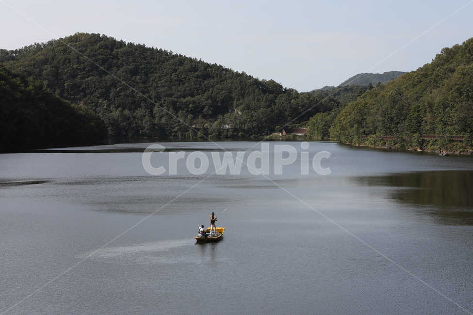 호수,산,낚시배,나무,경치,자연,풍경,nature,landscape