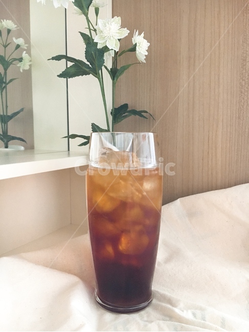 커피,아이스커피,coffee,감성,감성사진,꽃,커피한잔,여유,힐링,휴식,커피,카페,coffee,cafe