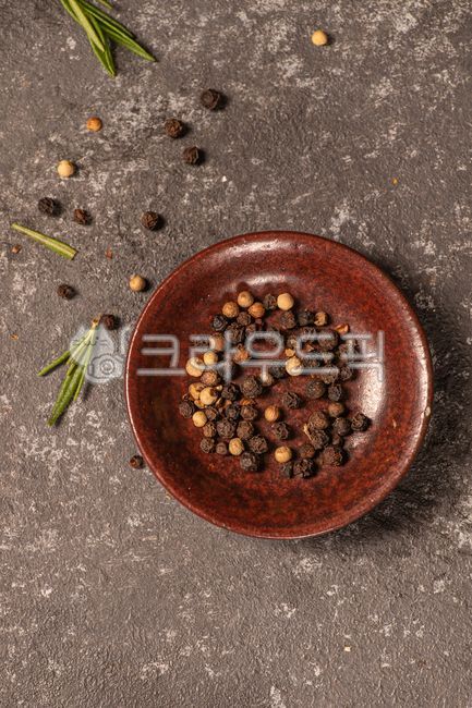 음식연출,음식이미지,식재료,그릇,식당포스터,푸드스타일링,한국적,메뉴촬영,후추,배경연출,재료클로즈,한식연출