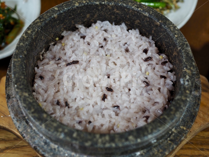 밥,흑미,돌솥밥,흑미돌솥밥,음식,한국,한국음식,돌솥,배경,전통음식,rice,blackrice,hotpotrice,blackricestonerice,food,korea,koreanfood,stonecooker,background,traditionalfood,음식,식재료,요리,food,cook,meal,dishes,food reserves,한식,한국음식,한국요리,korean food,korean dishes,korean meal,korean cook
