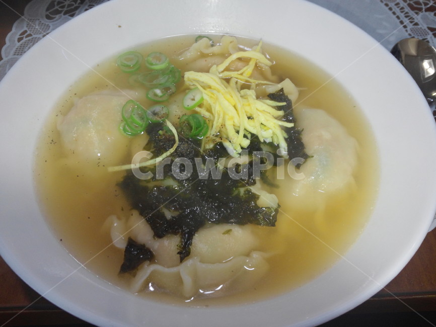 만두,만두국,김치만두,고기만두,노란자,육수,국물,한식,전통음식,음식,식재료,요리,food,cook,meal,dishes,food reserves,한식,한국음식,한국요리,korean food,korean dishes,korean meal,korean cook