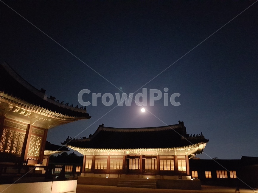 경복궁,고궁,달빛,야경,전통,야경,밤,풍경,nightscape,night,landscape,한국전통,한국문화,korean traditional,korean culture,랜드마크,landmark,tourist attraction,한국랜드마크,한국관광지,한국명소,korea landmark,korea tourist attraction,건축물,건물외관,exterior,building,structure,architecture,construction,pagoda,탑,shrine,신사,건물,worship,예배