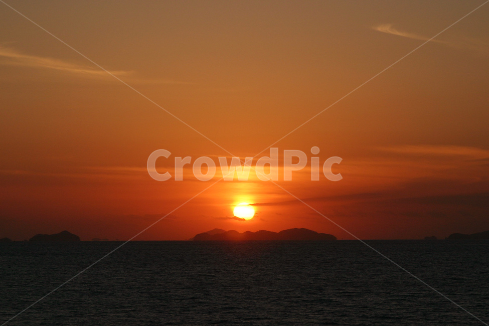 일몰,sunset,바다,해안가,sea,beach,동해,아름다운,빨강,바닷가,화려한,자연,nature,하늘,sky,햇빛,햇살,sunlight,sunshine,태양,sun,풍경,landscape,view,scenery,배경,자연이미지,경치,해질녁,장엄한,석양,노을,붉은노을,불타는,황혼,땅거미,red,섬,island