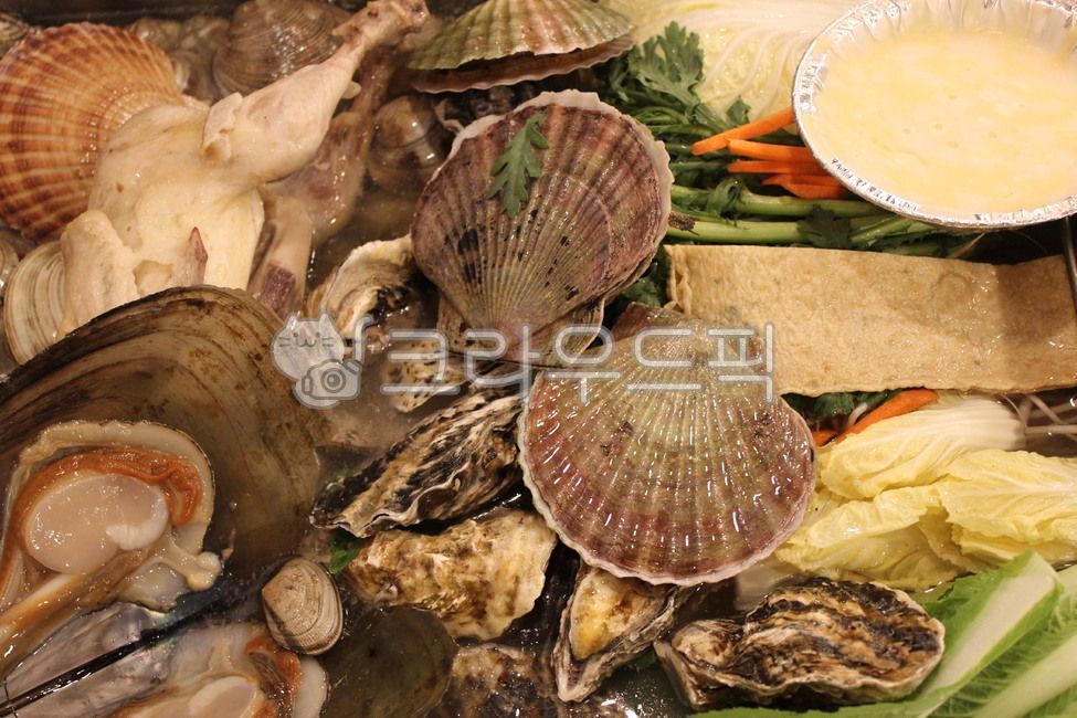 conch,seafood,cave,Fish cake,clam soup,Korean,vegetable,food,cheese,scallop,napa cabbage,Korean food,clam,cooking,Steamed oysters,Steamed clams,bok choy,carrot,koreanfood