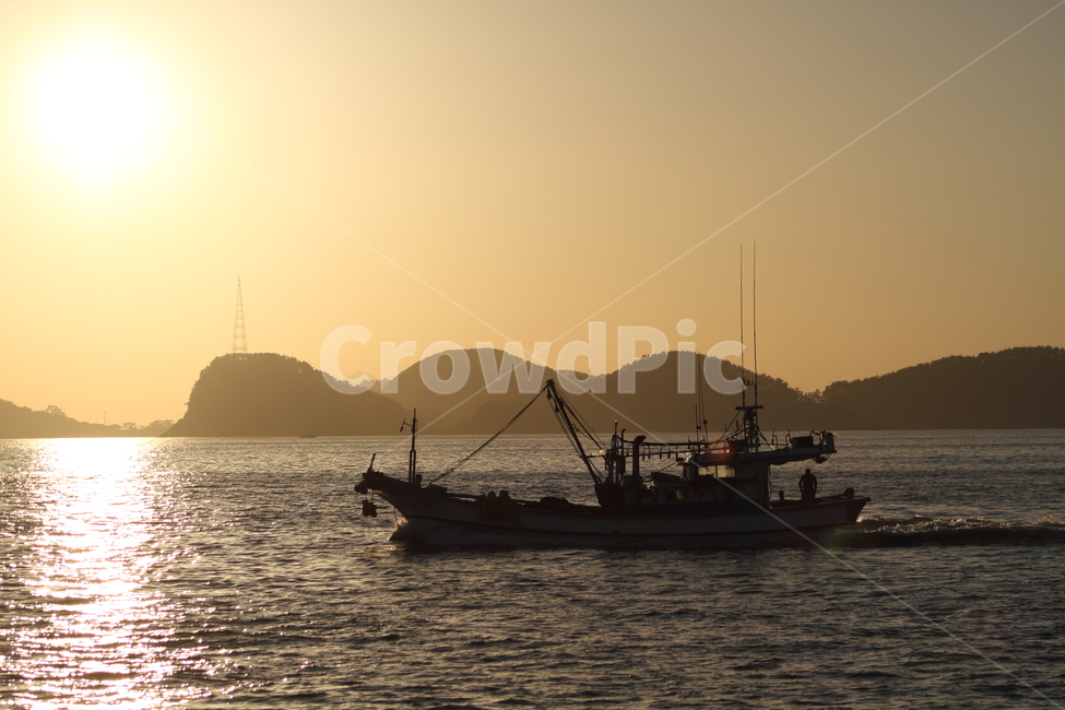 한려해상국립공원,바다,island,어선,배,출항,남해바다,태양,석양,노을,산업,industry,industrial,어업,fishery,fishing industry,교통,교통수단,traffic,transportation