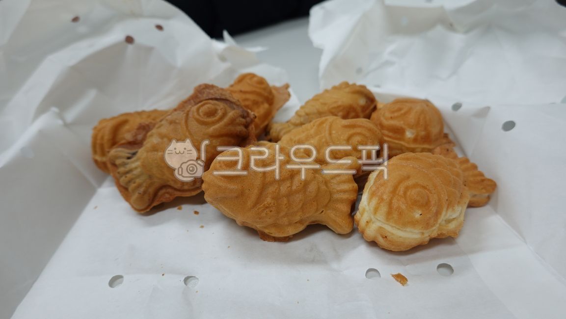 baking,dessert,snack,Cream puff bread,fish bread,Mini Bungeoppang