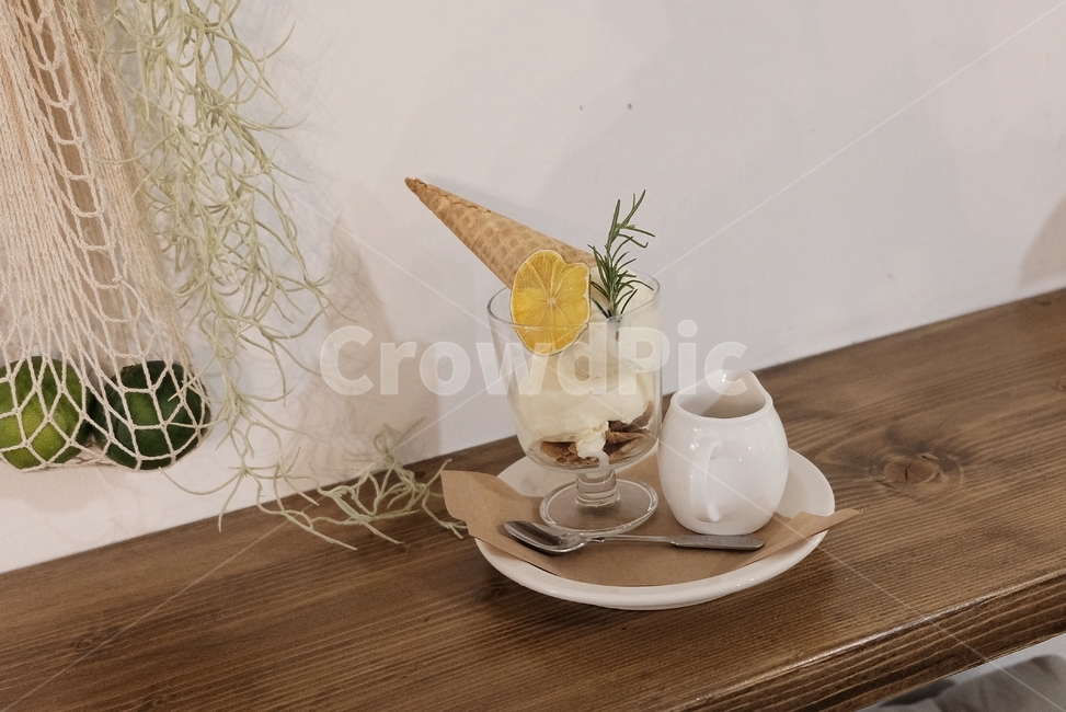 카페,아포가토,아이스크림,아이스크림콘,에스프레소,샷,접시,샷잔,플레이트,컵,잔,cafe,coffee,icecream