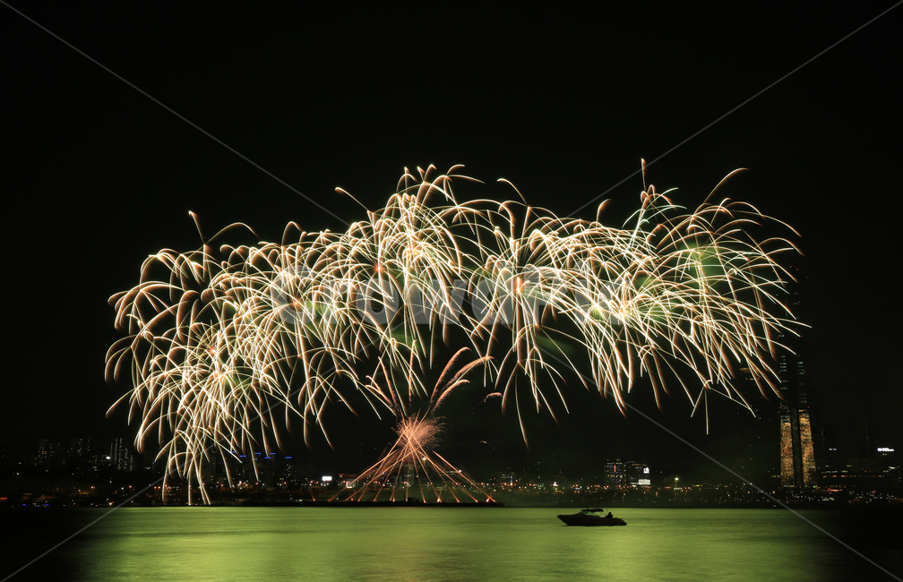 불꽃놀이,불꽃축제,여의도불꽃축제,세계불꽃축제,붉은나무,붉은하늘,야경,밤,풍경,nightscape,night,landscape,축제,행사,festival,carnival,event,nature,자연,outdoors,옥외