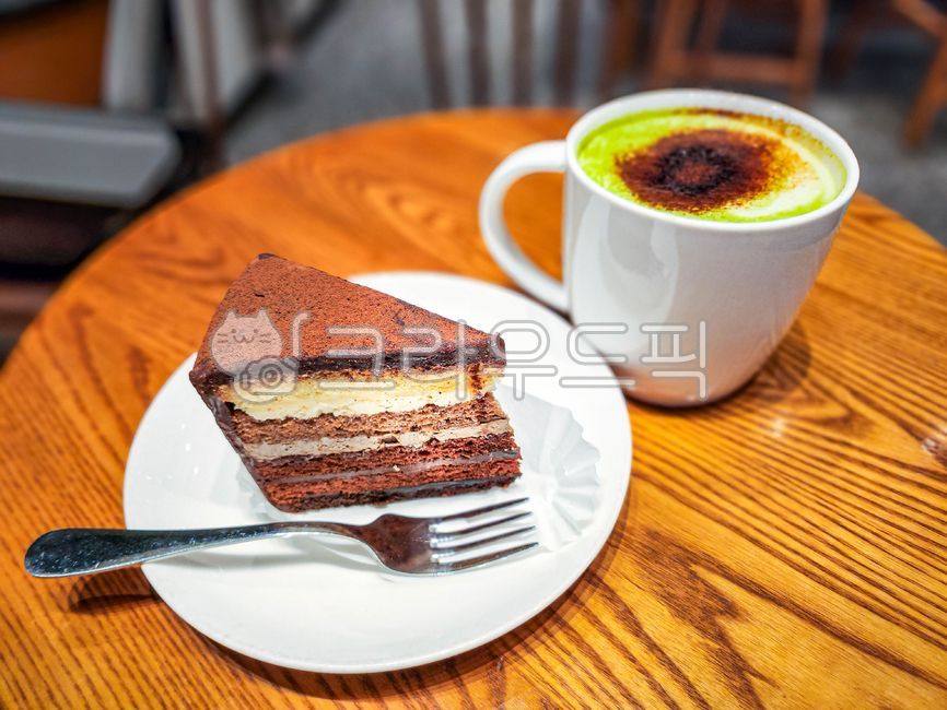 Cake,slice of cake,chocolate cake,green tea latte,matcha latte,cafe,coffee shop,dessert,snack,tea time,rest,sweet,delicious,table,wood,emotion,leisure,afternoon,brunch,food,drink,mug,plate,fork,layer,bakery,bread,cafestagram,he