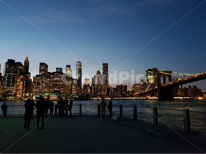 맨해튼,뉴욕,야경,다리,풍경,야경,밤,풍경,nightscape,night,landscape,도시,city,해외,외국,세계,foreign,oversea,world,세계도시풍경,해외도시풍경,외국도시풍경,world cityscape,사람들,대중,군중,other people,crowd,인물실루엣,사람실루엣,character silhouette,human silhouette,human,인간,person,사람,building,건물,urban,어반,metropolis,중심지,시티,town,downtown,도심