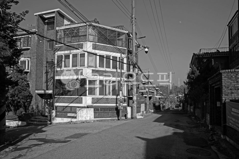 redevelopment,Naesonda Station,Uiwang city,redevelopment district,Demolition,Grayscale,abandoned house,house,multigenerational housing,building