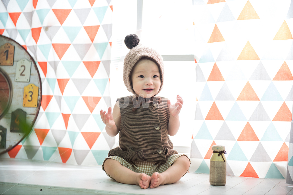 아기,남자아기,아기모자,스튜디오,200일,사람,인물,인간,human,person,어린이,어린아이,child,children,kid