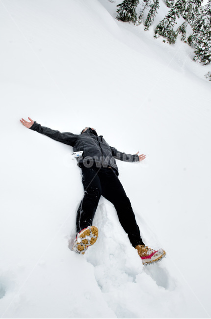 눈,대자,눈위에,대자로누움,설산,폭신,겨울,계절,winter,season,사람,인물,인간,human,person,남성,남자,man,male
