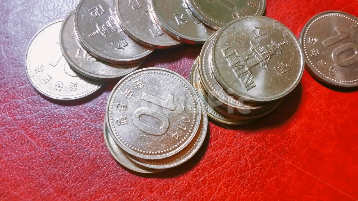 비용,십원,동전사진,윤리,적금,은행,저금,재테크,경제적인,money,coin,investment,copper,chink,흑백,금융,돈,finance,banking,money
