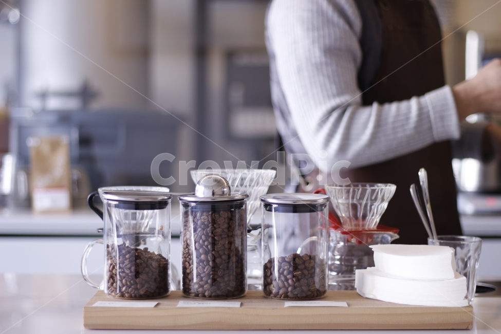 커피,카페,바리스타,창업,자영업,에스프레소,커피머신,아메리카노,음료,디저트,coffee,cafe,barista,americano,espresso,beverage,dessert,드립커피,원두,사람,인물,인간,human,person,신체일부,몸,body,커피,카페,coffee,cafe