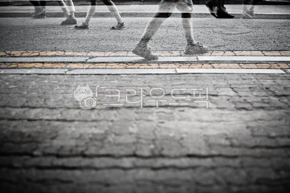 sidewalk,pavement,passage,walkway,long exposure,asphalt,passing by,path,road,walking,person,pedestrian,time,human
