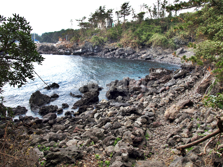 기암괴석,바다,올레8코스,올레길,제주,서귀포시,바당길,자연,풍경,nature,landscape,제주도,jeju,jeju island,dirt road,흙길,road,도로,gravel,자갈