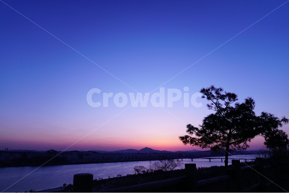 일몰,하늘,노을,풍경,석양,자연,풍경,nature,landscape,outdoors,옥외,sky,dusk,황혼,sunset,red sky,붉은 하늘,dawn,새벽,silhouette,실루엣