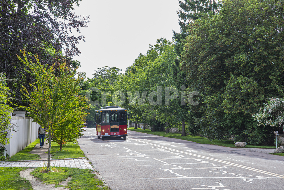 person,사람,human,인간,bus,vehicle,교통,버스,차량,도로,전차,street,car,transportation,newport,village,town