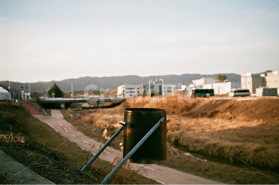 필름사진,강,강변,쓰레기통,풍경,도시,풍경,city,landscape,한국도시풍경,한국도시경관,korea cityscape