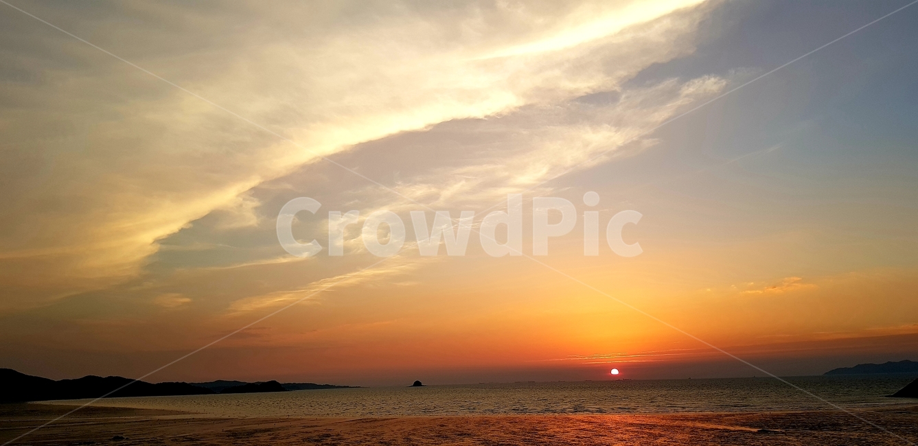 sunlight,nature,자연,햇빛,dusk,황혼,sky,하늘,dawn,redsky,붉은하늘,일몰,바다,자연,풍경,nature,landscape,outdoors,옥외,sunset,새벽,red sky,붉은 하늘