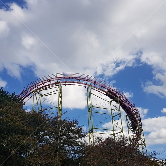 놀이공원,하늘,놀이기구,청룡열차,롤러코스터,놀이공원,놀이동산,놀이터,amusement park,playground