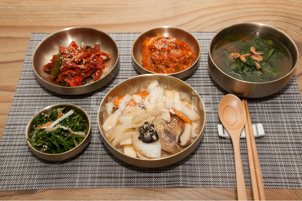 한식,음식,반찬,food,한국음식,먹거리,koreanfood,sidedishes,나물,국,김치,soup,kimchi,식탁,table,한끼,식사,meal,조림,무말랭이,시금치,아침,점심,저녁,breakfast,lunch,dinner,밥상,음식,식재료,요리,food,cook,meal,dishes,food reserves,한식,한국음식,한국요리,korean food,korean dishes,korean meal,korean cook