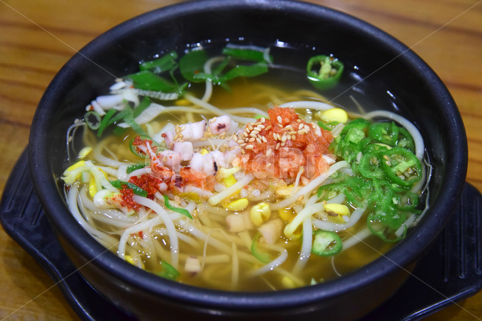 국밥,콩나물국밥,콩나물,뚝배기,따뜻한,밥,음식,식사,meal,food,pot,beansproutsoup,soup,음식,식재료,요리,food,cook,meal,dishes,food reserves,한식,한국음식,한국요리,korean food,korean dishes,korean meal,korean cook