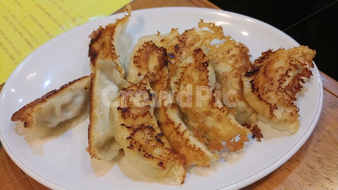 중국만두,군만두,먹음직스러운,노릇노릇한,술안주,튀김,식재료,음식,요리,food,cook,meal,플레이팅,바삭바삭,야식,만두전문점,교자,음식,식재료,요리,food,cook,meal,dishes,food reserves,중식,중국음식,중화요리,chinese food,chinese dishes,chinese meal,chinese cook