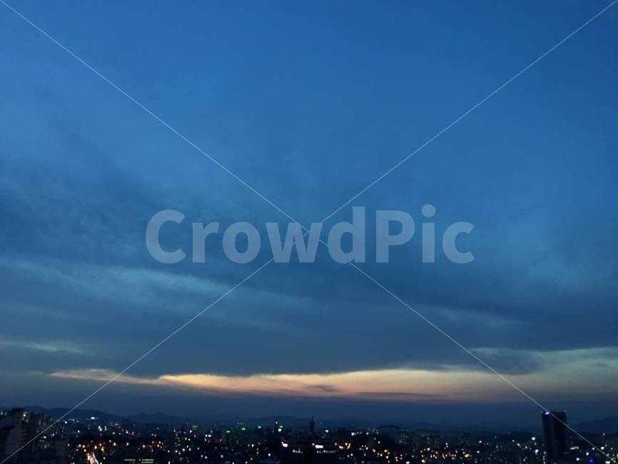 밤하늘,구름,야경,시원한바람,옥상,감성사진,풍경사진,도시,풍경,city,landscape,야경,밤,nightscape,night,nature,자연,outdoors,옥외,경치,scenery