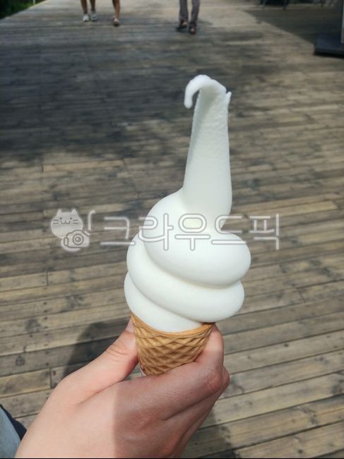 ice cream,dessert,Milk flavored ice cream,cone,Corn Ice Cream,summer,Milk taste