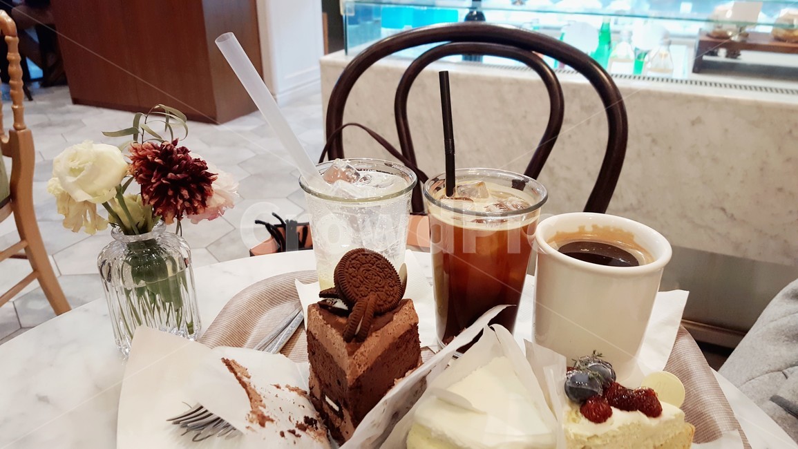 카페,케이크,아메라카노,차,타르트,치즈케이크,조각케이크,초코케이크,후식,디저트,에이드,음식,식재료,요리,food,cook,meal,dishes,food reserves,디저트,간식,후식,dessert,snack,커피,카페,coffee,cafe