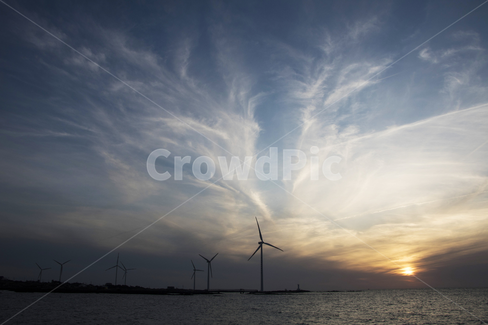 풍차,바람개비,일몰,구름,하늘,바다,풍경,경치,노을,에너지산업,energy industry