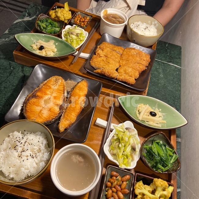 대만가정식,homemademeal,homemademeals,taiwanhomemademeals,kaohsiunghomemademeals,pork,연어구이,salmon,지파이,food,음식,음식,식재료,요리,food,cook,meal,dishes,food reserves