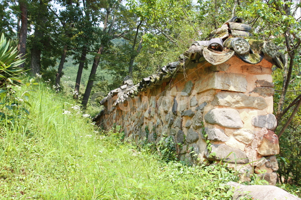돌담,기와,고건축,stonewall,한옥,한국전통,한국문화,korean traditional,korean culture,건축물,건물외관,exterior,building,structure,architecture,construction