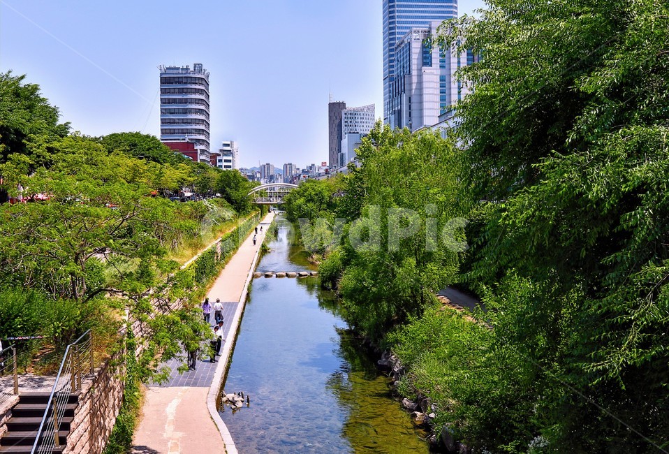 청계천,청개천,개천가,사람들,사람,날씨,명소,서울,water,물,도시,풍경,city,landscape,한국도시풍경,한국도시경관,korea cityscape