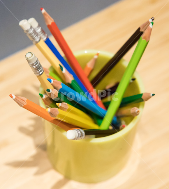 색연필,연필,pencil,색감,학용품,문구류,사물,물건,연필통,필기도구,사무용품,지우개연필,학용품,문구류,사무용품,school supplies,stationery,office supplies