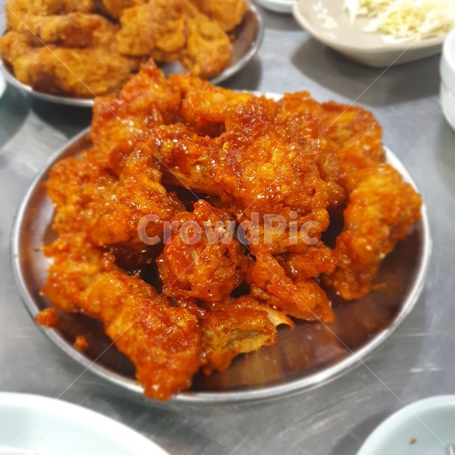 치킨,양념치킨,야식,회식,저녁