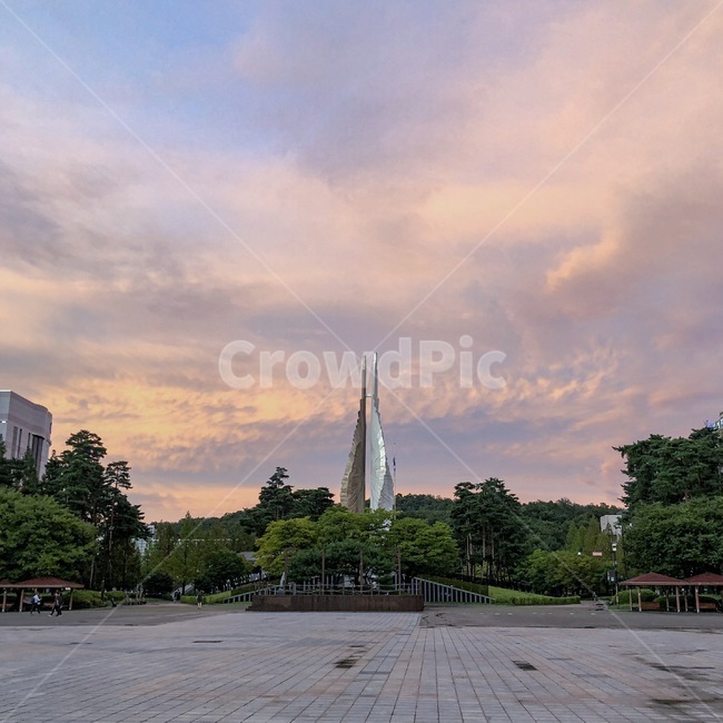 city,시티,downtown,도심,urban,어반,building,건물,town,도시,건축물,하늘,분홍하늘,저녁,노을,핑크빛하늘,하늘배경,하늘공원,공원,park,구름,architecture
