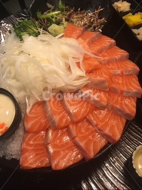 연어,연어회,생연어,외식,야식,술안주