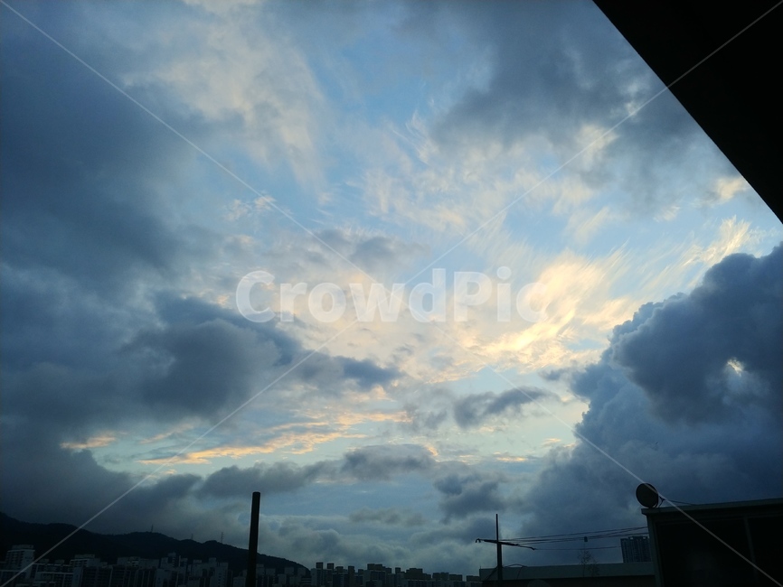 하늘,아침하늘,구름,먹구름,새벽