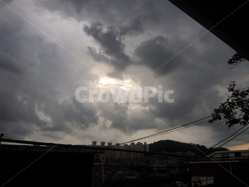 먹구름,흐린하늘,흐린날,비구름,blackcloud,darkcloud,raincloud,도시,풍경,city,landscape,nature,자연,weather,날씨,outdoors,옥외,cloud,구름,cumulus,적운,sky,하늘