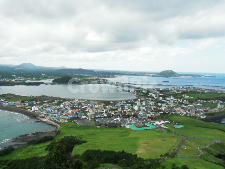 제주성산일출봉,성산일출봉해변,jejuocean,성산일출봉풍경,제주바다,자연,풍경,nature,landscape,한국자연풍경,한국자연경관,korea nature landscape,제주도,jeju,jeju island,outdoors,옥외,경치,scenery,land,땅,sea,바다,ocean,대양,water,물,shoreline,해안선,aerial view,조감도,building,건물,neighborhood,이웃,urban,어반