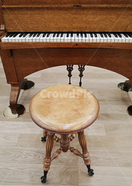 old,vintage,piano,피아노,의자,design,wooden,room,style,house,music,음악,클래식,classic,brown,브라운