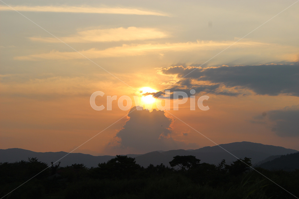 nature,자연,outdoors,옥외,sunlight,햇빛,구름,태양,일몰,산,노을,하늘,sky,자연,풍경,nature,landscape