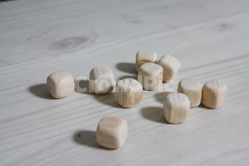큐브,나무,편백나무,흩어짐,밝음,편백,사물,물건,오브젝트,thing,object,matter