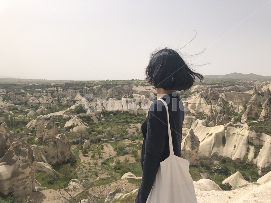 뒷모습,바람,여행,감상,바위,여성,여자,woman,female,lady,여행,휴가,traveling,vacation,trip