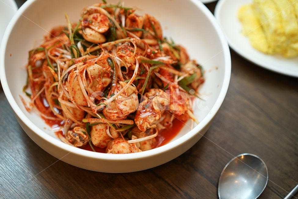 골뱅이,맥주안주,안주,골뱅이무침,매콤,별미,음식,푸드,술안주,무침,먹방,식사,먹거리,골뱅이안주,취향,먹빵,술자리,일상,손,음식,식재료,요리,food,cook,meal,dishes,food reserves,수산물,해산물,fishery products,seafood,한식,한국음식,한국요리,korean food,korean dishes,korean meal,korean cook
