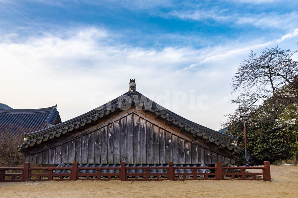 사찰,화엄사,기와,지붕,한옥,전통건축물,추녀,한국전통,한국문화,korean traditional,korean culture